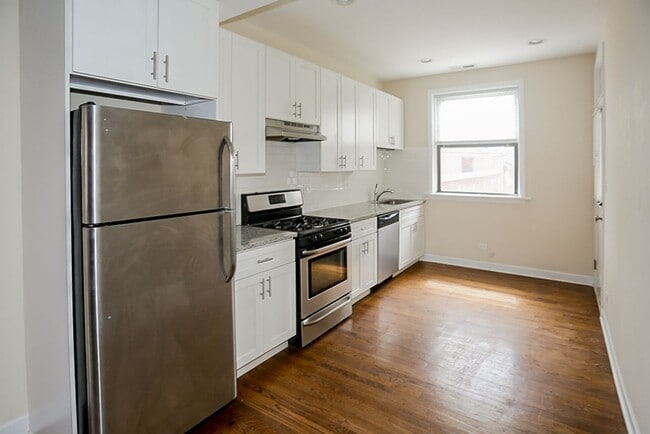 1819 W Leland Ave, Unit 1 in Chicago, IL - Foto de edificio - Building Photo