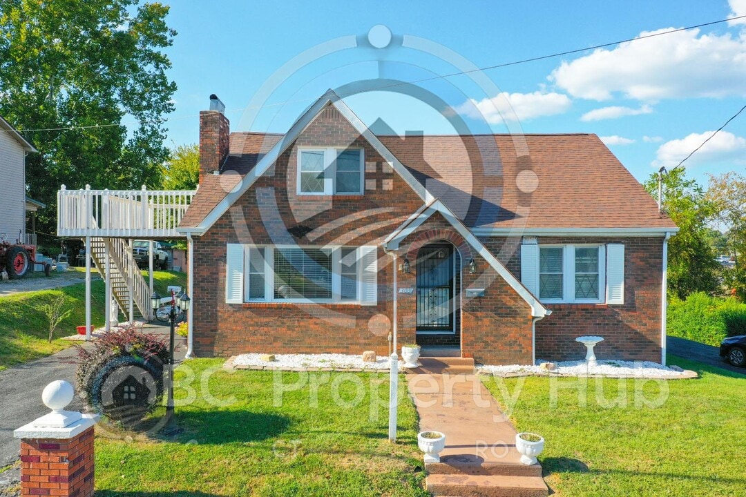 305 E 3rd St in London, KY - Building Photo