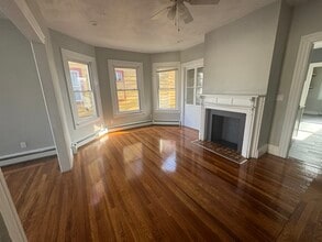 47 Vineyard St, Unit 2 in Providence, RI - Foto de edificio - Building Photo