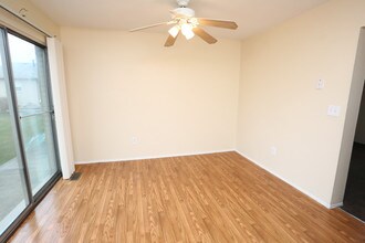 Auburn Village Townhomes in Pontiac, MI - Foto de edificio - Interior Photo