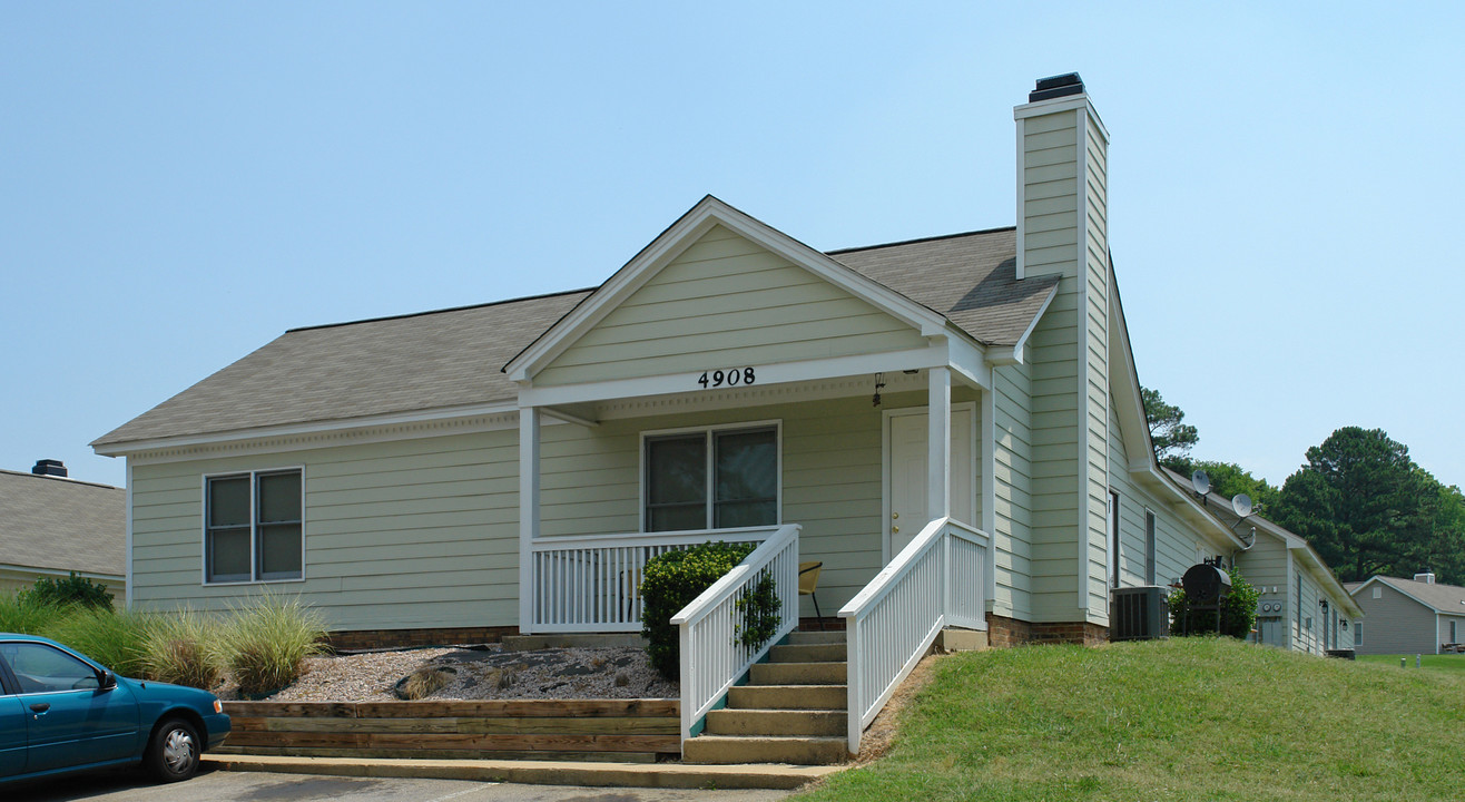 4908 Hoyle Dr in Raleigh, NC - Foto de edificio