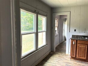 2711 W Walker St in Denison, TX - Building Photo - Building Photo