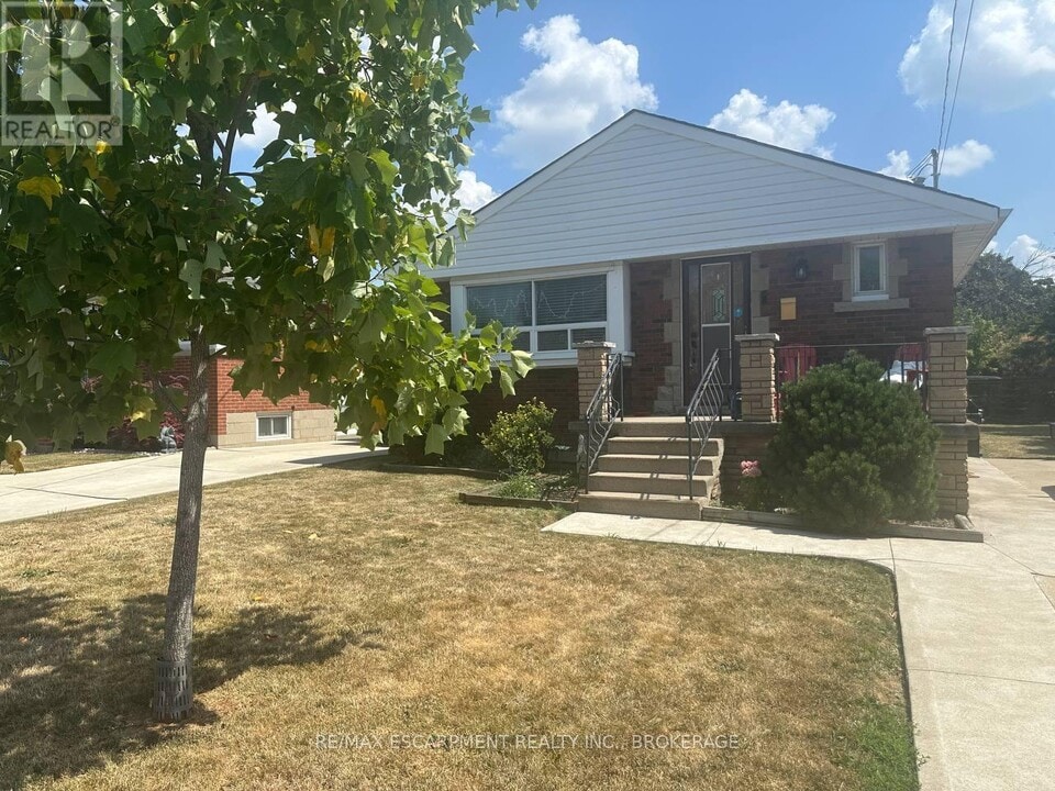 253 E 44th St in Hamilton, ON - Building Photo