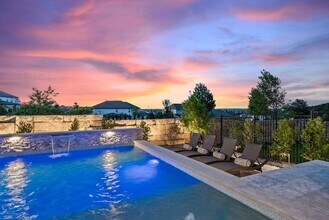 402 San Donato Dr in Austin, TX - Building Photo - Building Photo