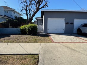 24709 Cypress St, Unit rear in Lomita, CA - Building Photo - Building Photo