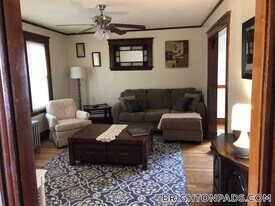 56 Union St in Boston, MA - Building Photo