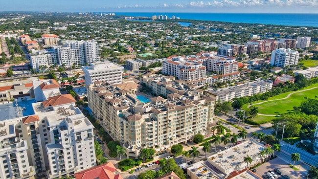 99 SE Mizner Blvd in Boca Raton, FL - Foto de edificio - Building Photo
