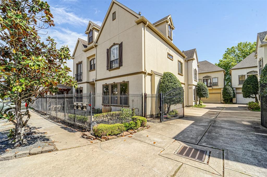 926 Birdsall St in Houston, TX - Building Photo