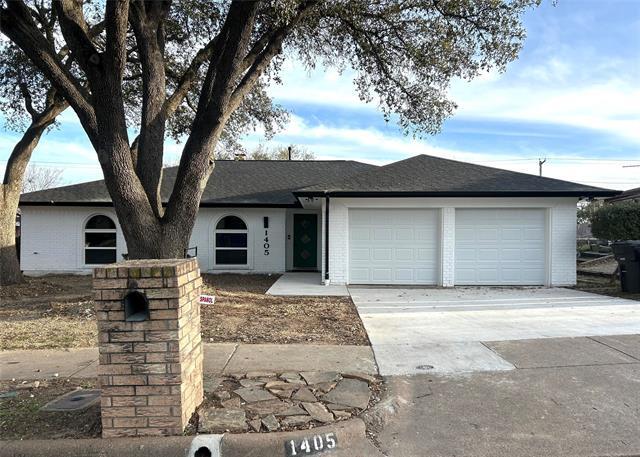1405 Country Manor Rd in Fort Worth, TX - Building Photo