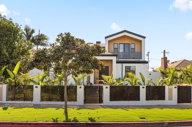 property at 212 W 64th St