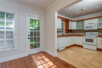5490 SW 57th Ave in Miami, FL - Building Photo - Building Photo
