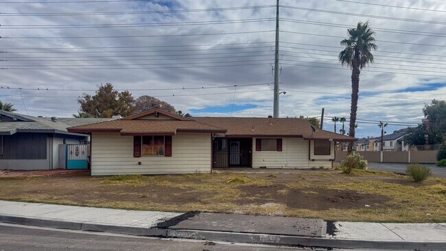 50 Shadow Ln in Las Vegas, NV - Building Photo - Building Photo