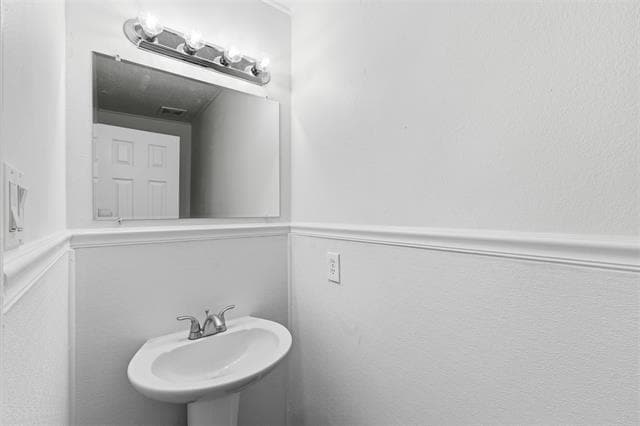 property at 1124 Breezewood Dr