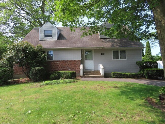 120 Cerny Pl
