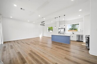 3215 Ennis St in Houston, TX - Building Photo - Building Photo