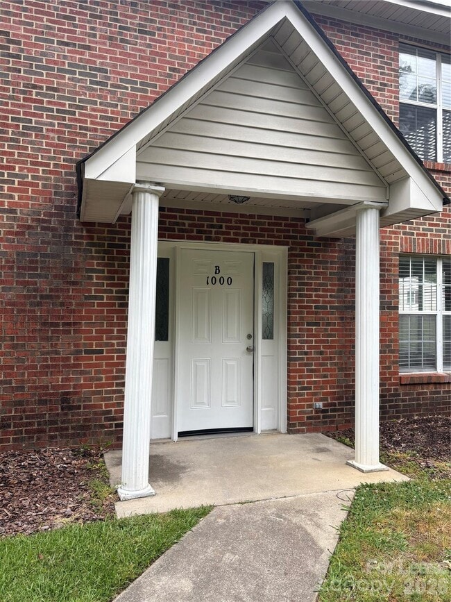 1000 Mt Holly-Huntersville Rd in Charlotte, NC - Building Photo - Building Photo