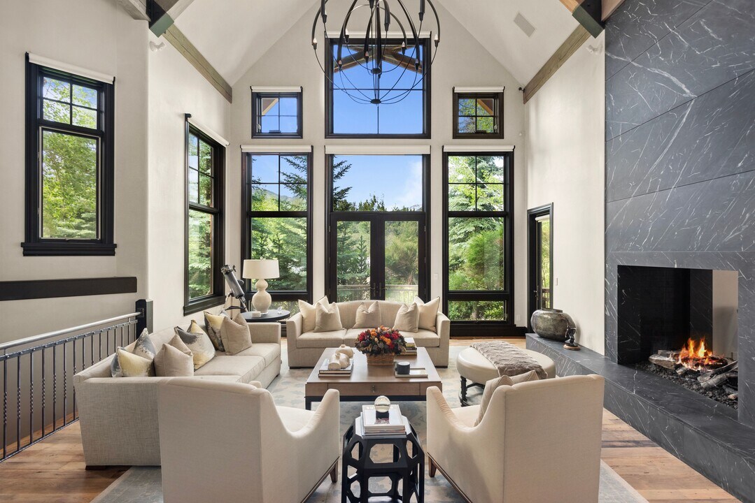 27 Nighthawk Dr in Aspen, CO - Building Photo