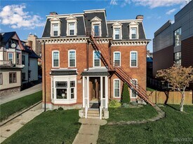 617 Niagara St in Buffalo, NY - Building Photo