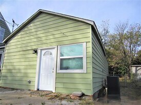 1420 Knight St in Denton, TX - Building Photo