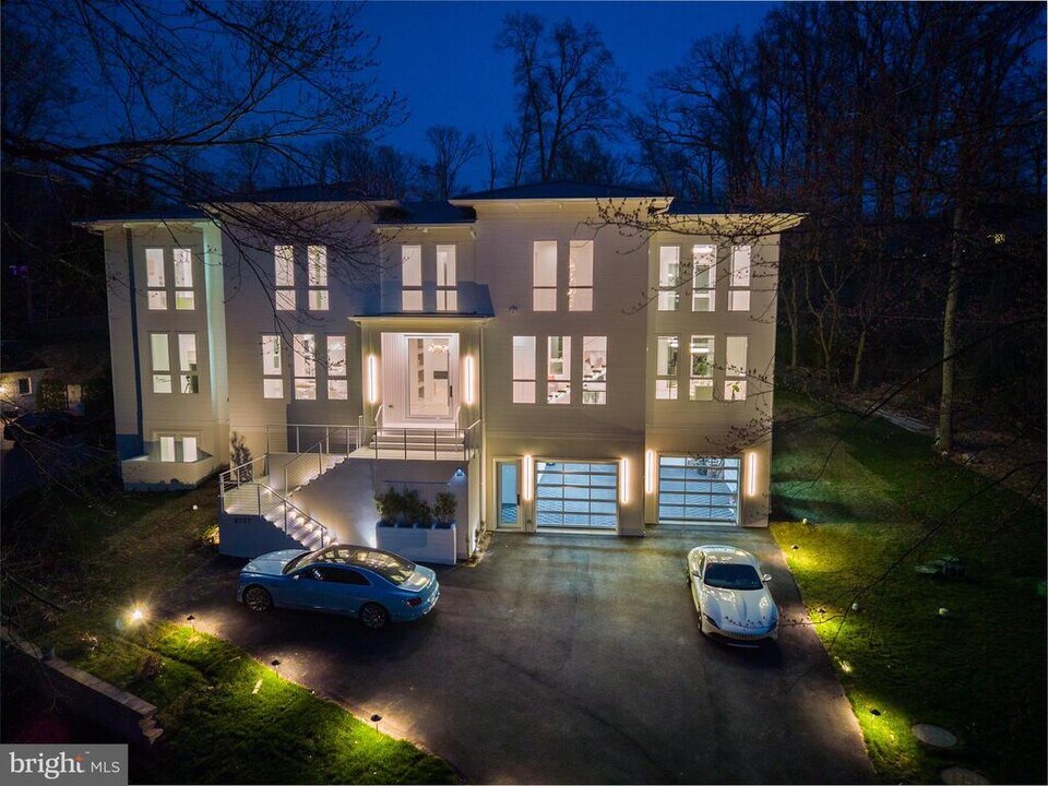 8757 Brook Rd in McLean, VA - Building Photo
