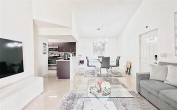 18870 NW 57th Ave, Unit #305 in Hialeah, FL - Building Photo - Building Photo