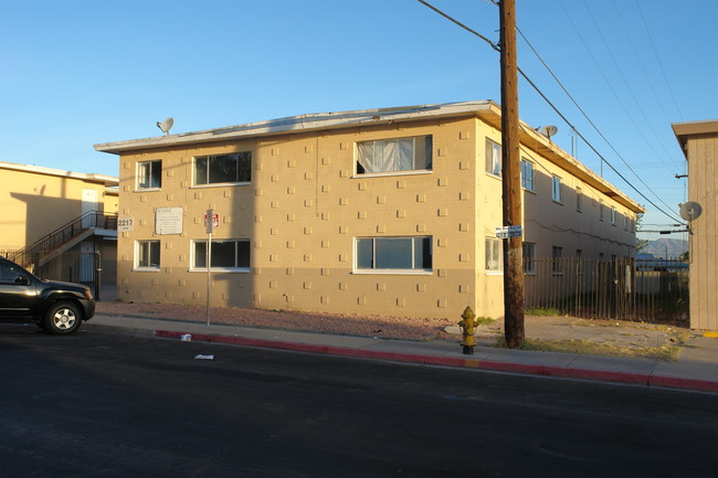 Sunrise Apartments in Las Vegas, NV - Building Photo - Building Photo