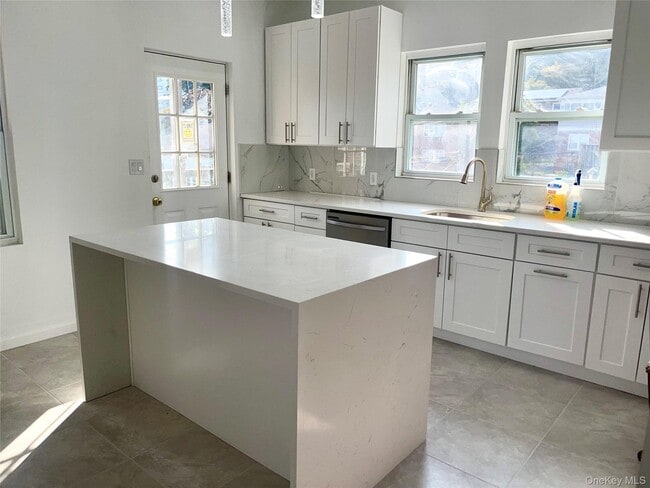 property at 26 Meadowbrook Pl