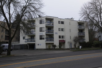 Roosevelt Place Apartments in Seattle, WA - Building Photo - Building Photo