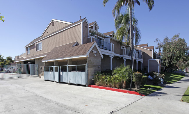 Cape Orange Apartments in Anaheim, CA - Building Photo - Building Photo