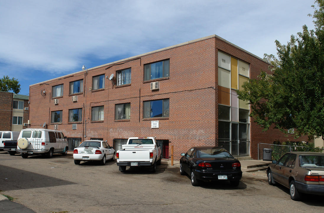 R-4 Zoned Apartment Bldg in Aurora, CO - Building Photo