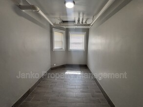 658 E 81st St in Chicago, IL - Building Photo - Building Photo