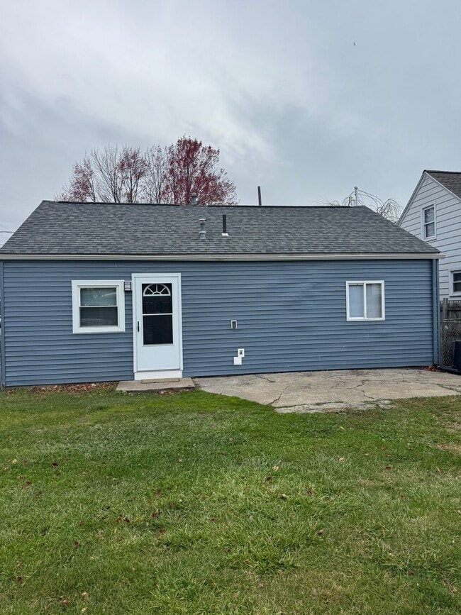 621 Elm Ct in Erie, PA - Foto de edificio - Building Photo