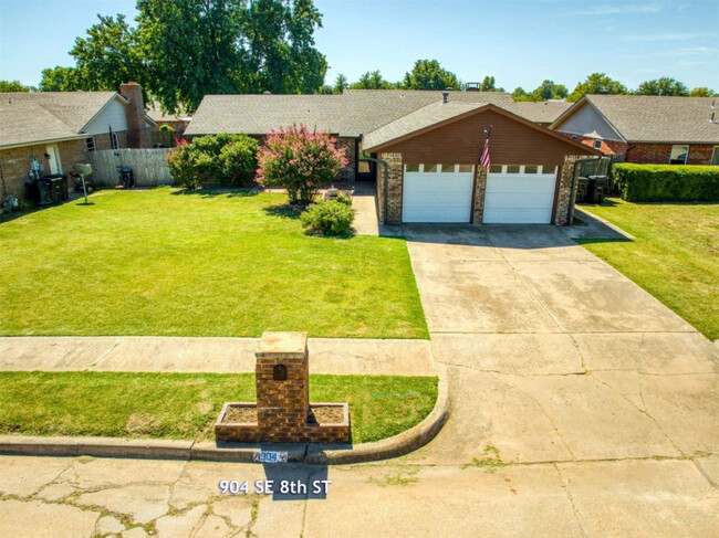 property at 904 SE 8th St