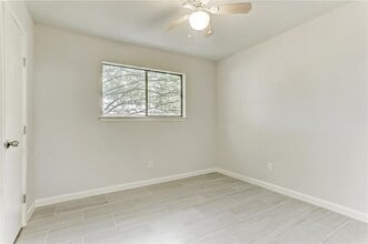 6800 Wentworth Dr in Austin, TX - Building Photo - Building Photo