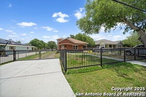 9322 Clamp Ave in San Antonio, TX - Foto de edificio - Building Photo