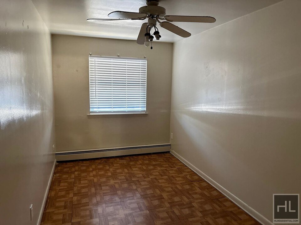 METCALF AVENUE, BRONX, Unit 3 in Bronx, NY - Building Photo