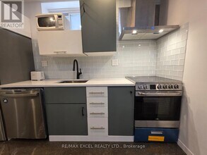 46 Bartonville Ave W in Toronto, ON - Building Photo - Building Photo