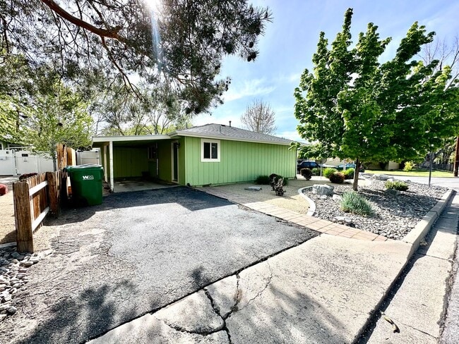 414 W 9th St in Carson City, NV - Building Photo - Building Photo