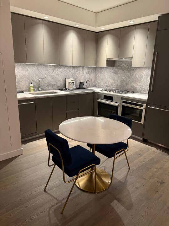 2510 6th Ave, Unit 505 in Seattle, WA - Building Photo