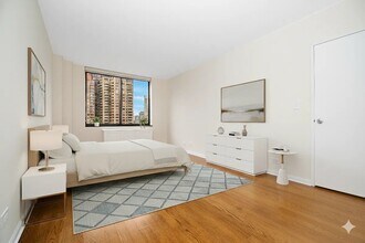 245 E 44th St in New York, NY - Building Photo - Building Photo