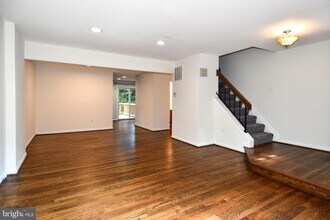5175 King Charles Way in Bethesda, MD - Building Photo - Building Photo