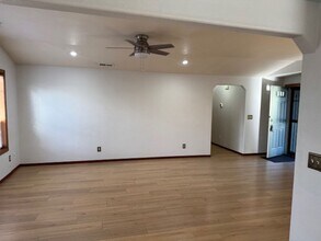 2559 Gould Ave in Medford, OR - Building Photo - Building Photo