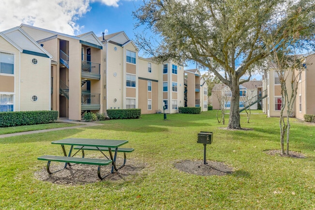 Academy at Waterford Lakes in Orlando, FL - Building Photo - Building Photo