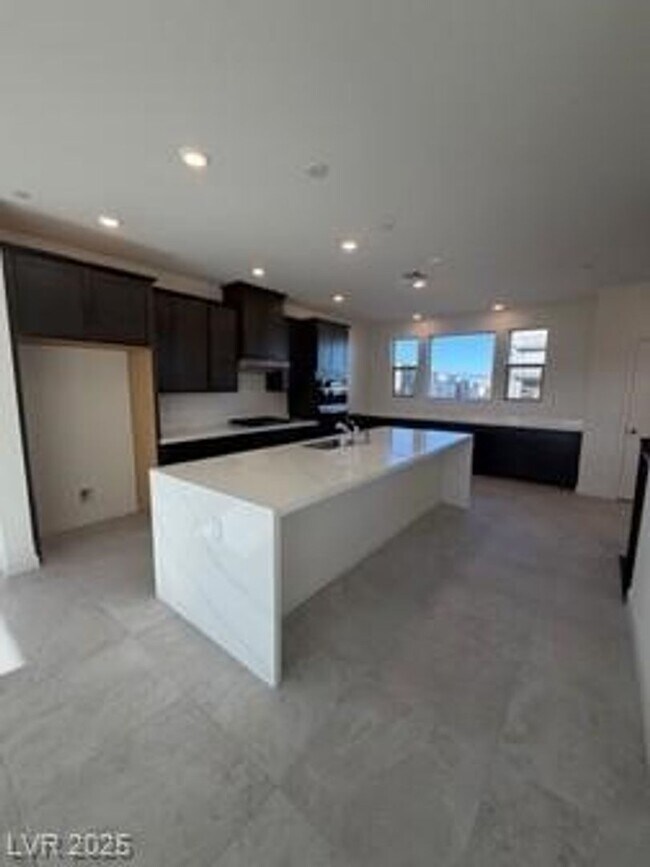 11749 Stone Curlew Ave in Las Vegas, NV - Building Photo - Building Photo