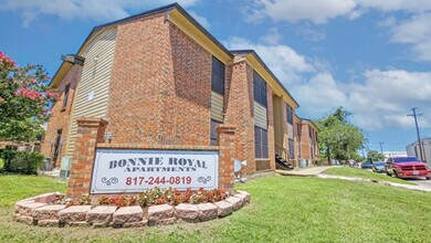 3237 Bonnie Dr, Unit 119 in Fort Worth, TX - Foto de edificio - Building Photo