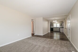 1635 Trotterway Dr in Florissant, MO - Building Photo - Building Photo