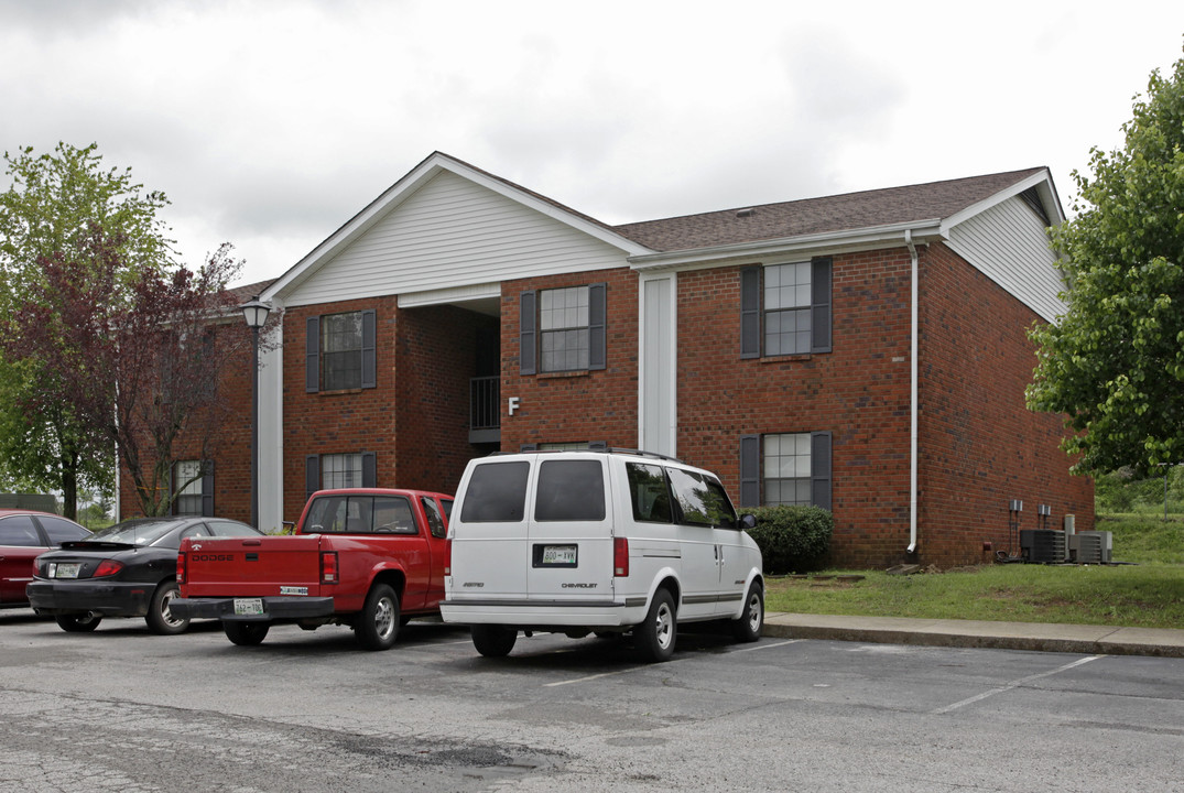 Robin Hood Apartments in Springfield, TN - Building Photo