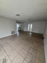 8151 Saybrook Dr in Port Richey, FL - Building Photo - Building Photo
