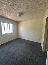 128 White Ln in Bakersfield, CA - Building Photo - Building Photo