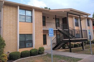 1001 Pecan Valley Dr in Marble Falls, TX - Building Photo